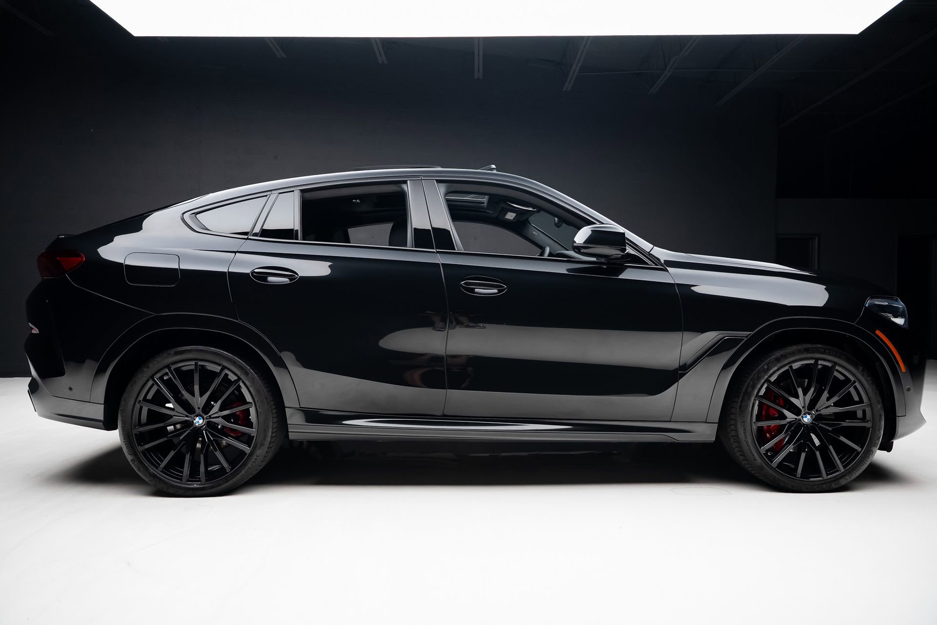 Used 2023 BMW X6 xDrive40i w/ M Sport Package AWD/4WD image 35