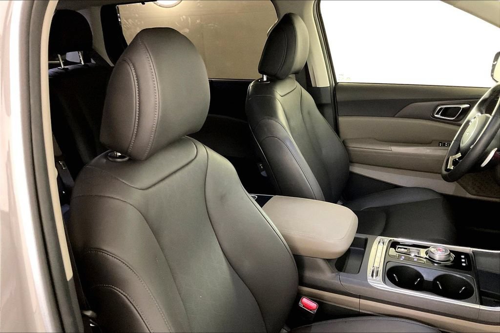 Used 2026 Kia Carnival SX FWD image 6