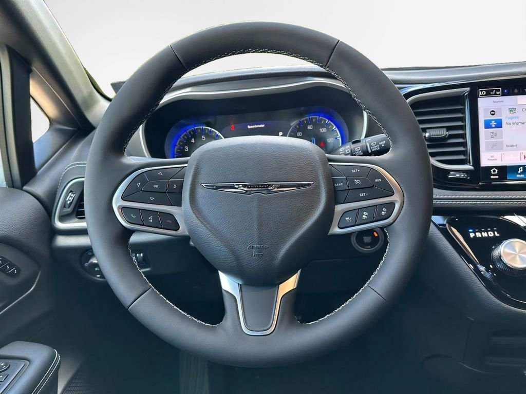 New 2026 Chrysler Pacifica Select FWD image 8