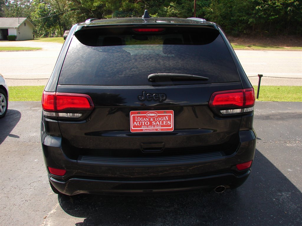 Used 2019 Jeep Grand Cherokee Altitude image 4