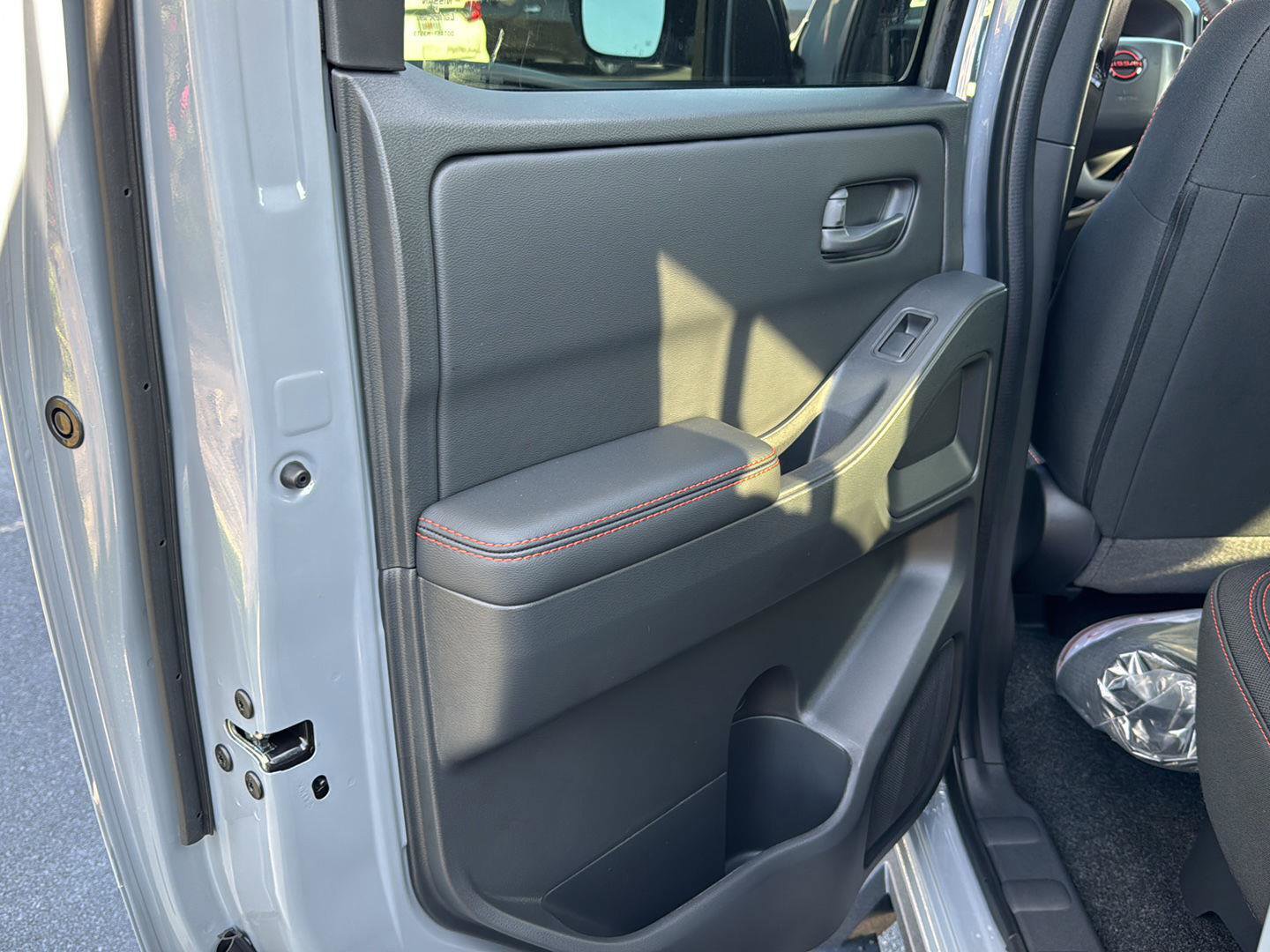 New 2026 Nissan Frontier PRO-4X w/ Pro-4x Convenience Package image 15