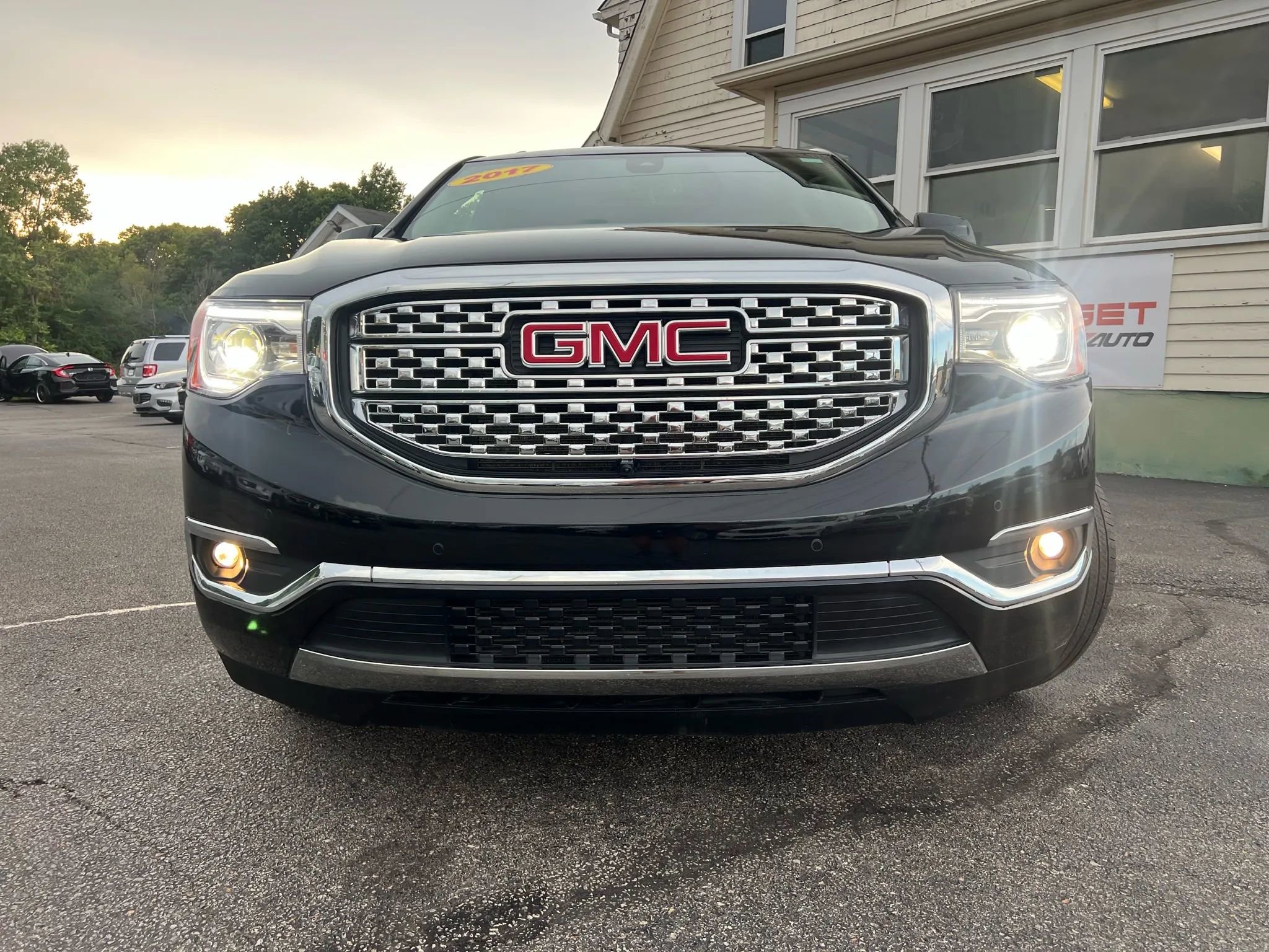 Used 2017 GMC Acadia Denali image 11