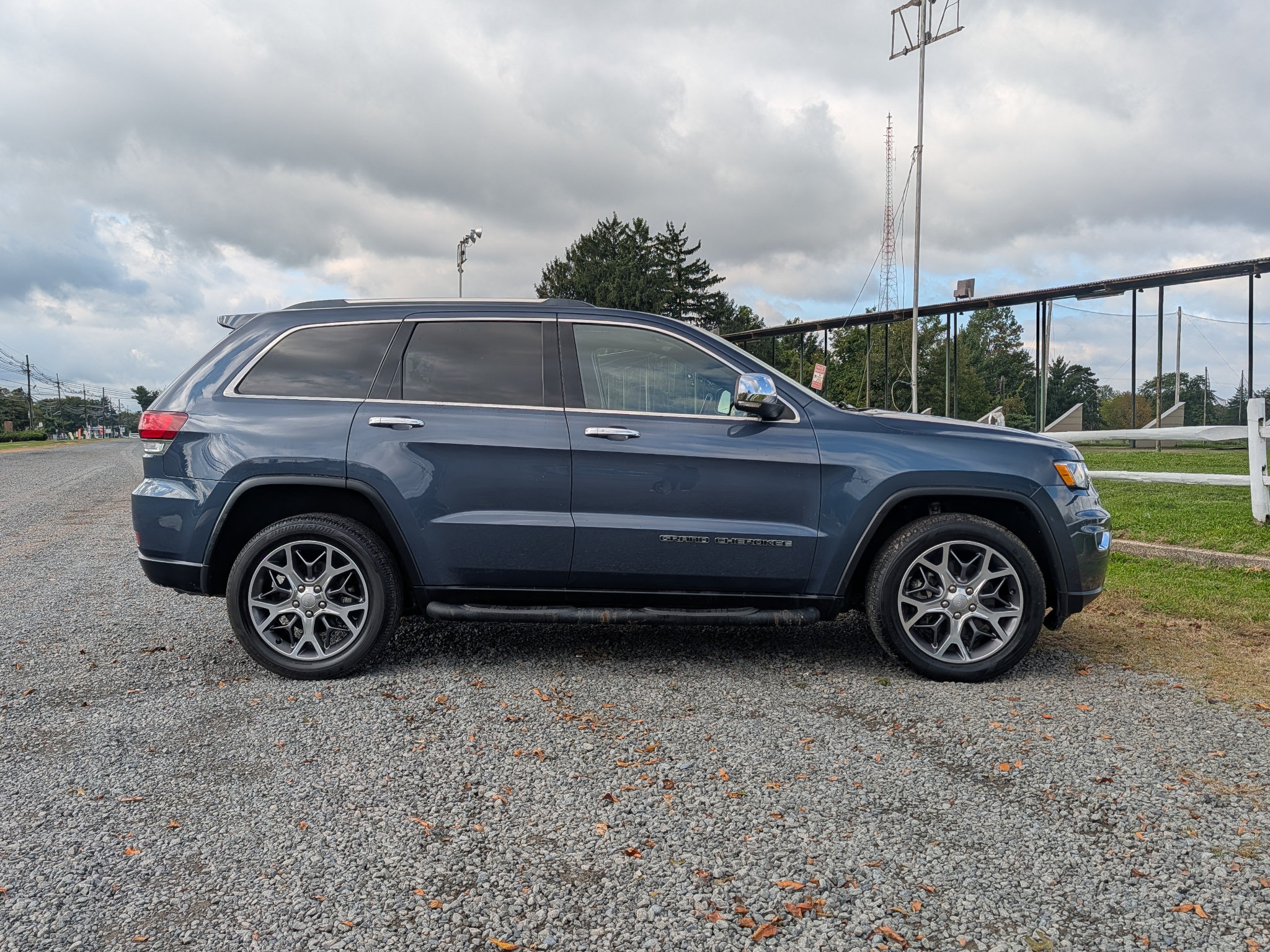 Used 2021 Jeep Grand Cherokee Limited AWD/4WD image 4