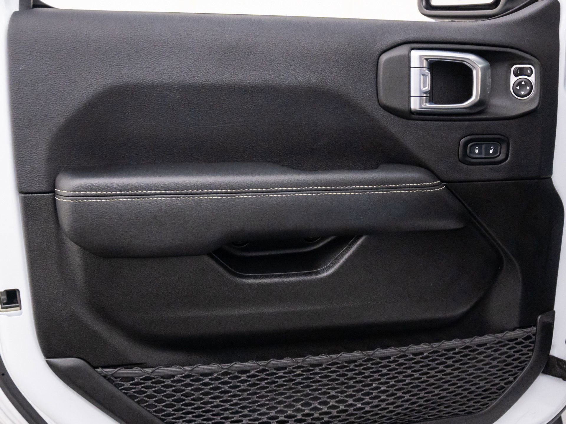 Used 2023 Jeep Wrangler Unlimited Sahara w/ Cold Weather Group image 14