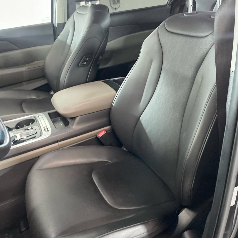 Used 2025 Kia Carnival SX FWD image 12