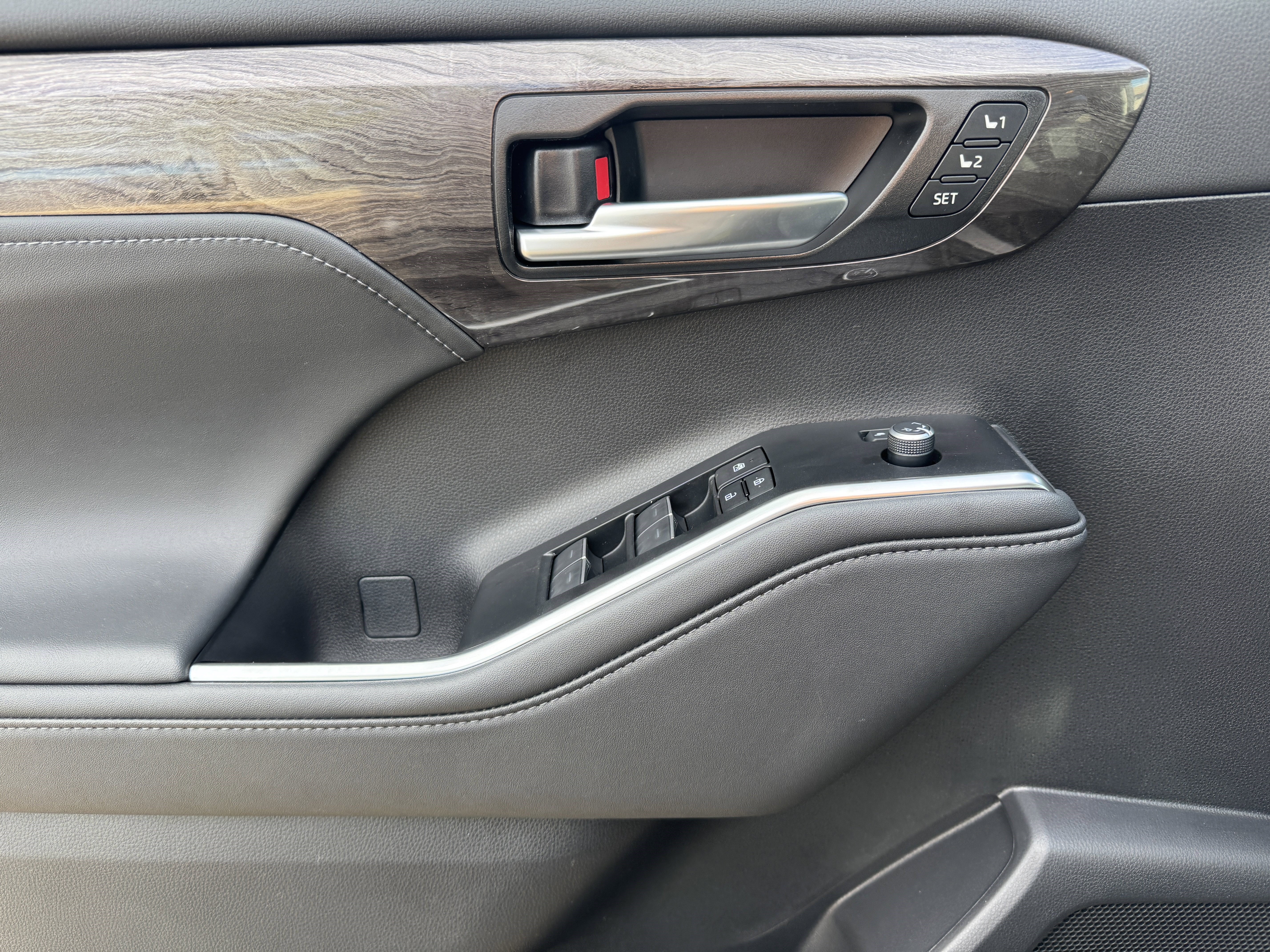 New 2026 Toyota Highlander Platinum AWD/4WD image 10