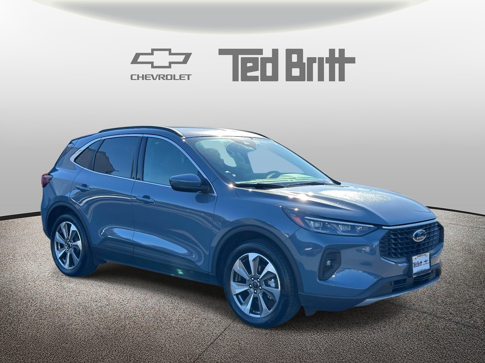 Used 2025 Ford Escape Platinum FWD image 3