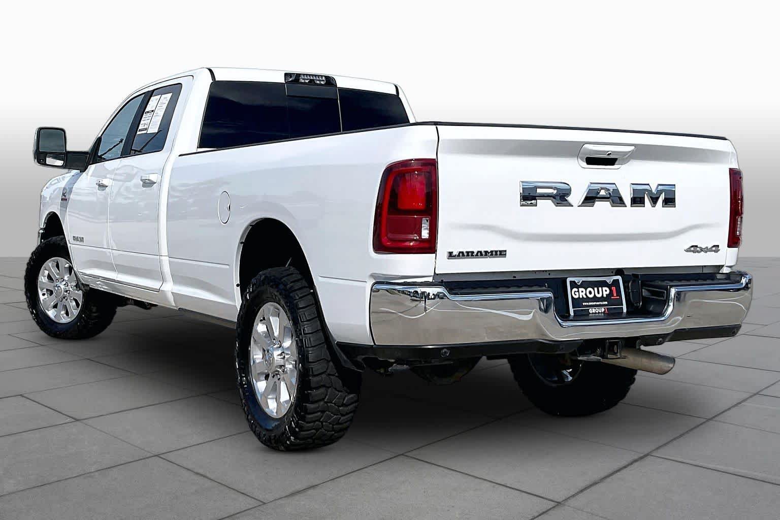 Used 2025 RAM 3500 Laramie AWD/4WD image 12
