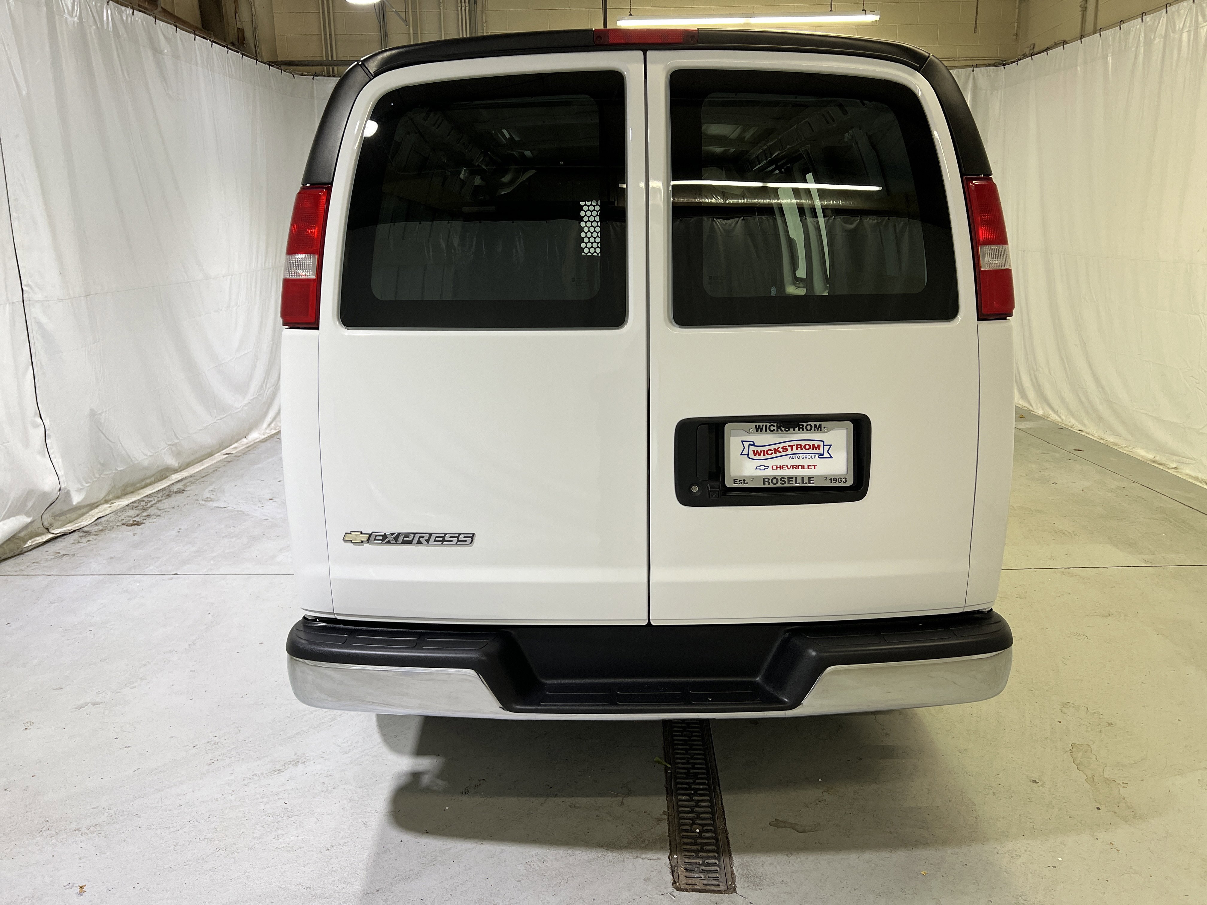 Used 2023 Chevrolet Express 2500 w/ Driver Convenience Package image 9