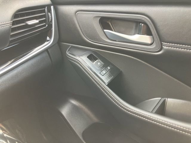 Used 2026 Nissan Rogue SL AWD/4WD image 21