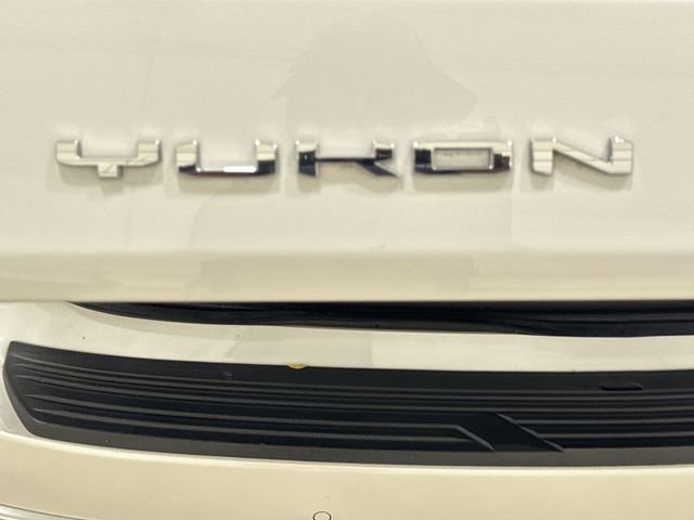 Used 2022 GMC Yukon SLT w/ SLT Premium Package image 32