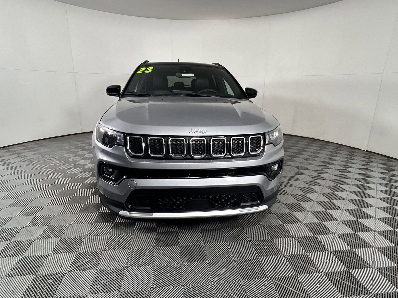 Used 2023 Jeep Compass Limited w/ Sun and Sound Group AWD/4WD image 2