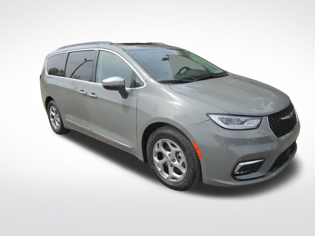 Used 2023 Chrysler Pacifica Limited FWD image 6