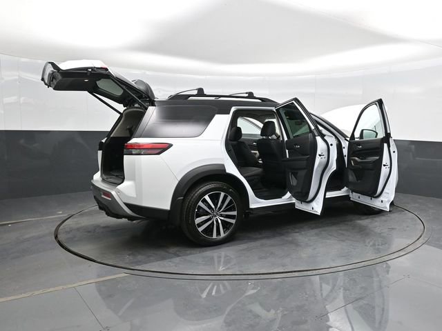 Used 2025 Nissan Pathfinder Platinum image 52