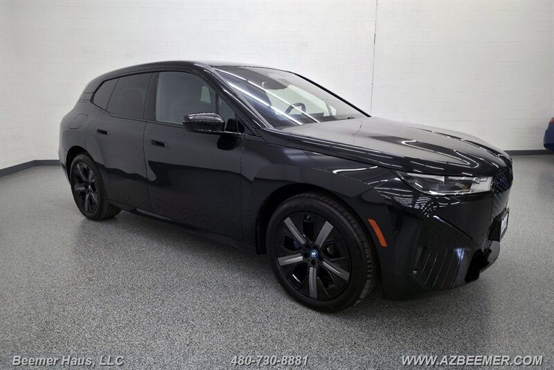 Used 2024 BMW iX xDrive50 w/ Premium Package AWD/4WD image 12