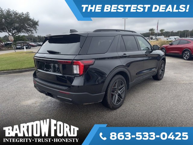 Used 2025 Ford Explorer ST-Line w/ Premium Package image 5