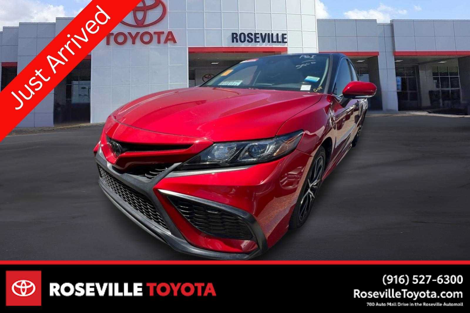 Used 2022 Toyota Camry SE FWD image 1
