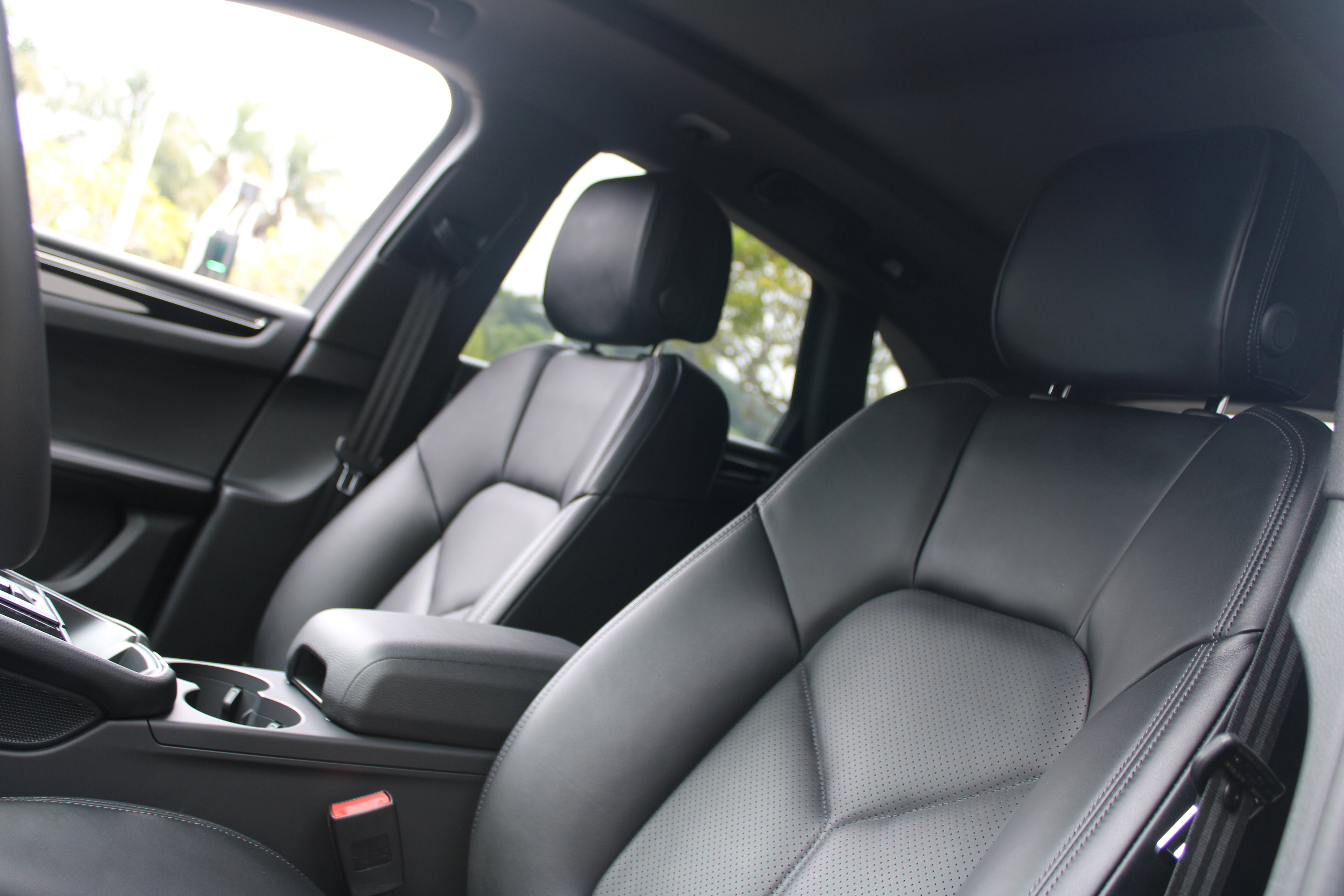 Certified 2026 Porsche Macan Turbo AWD/4WD image 5