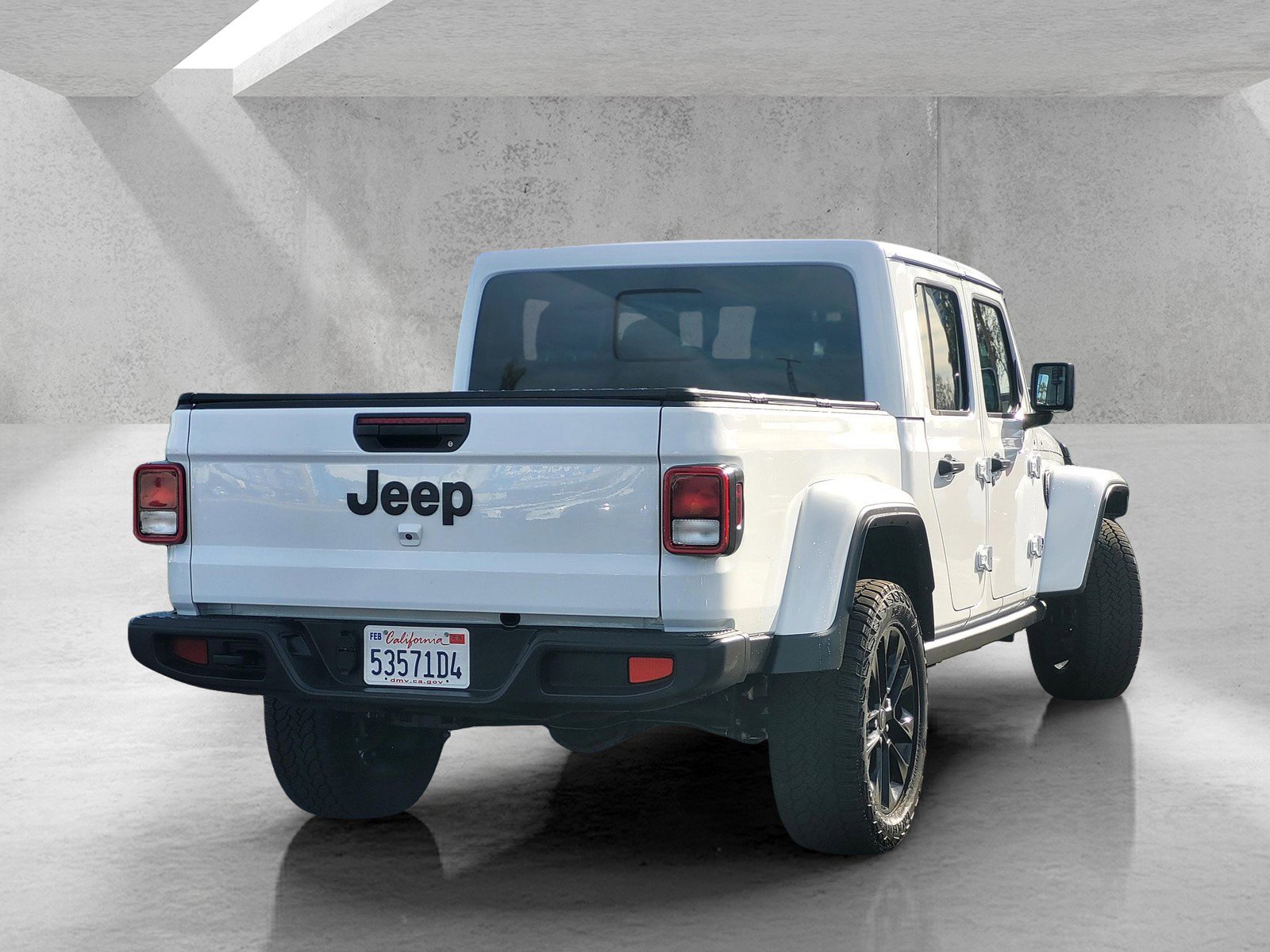 Used 2024 Jeep Gladiator Sport image 4