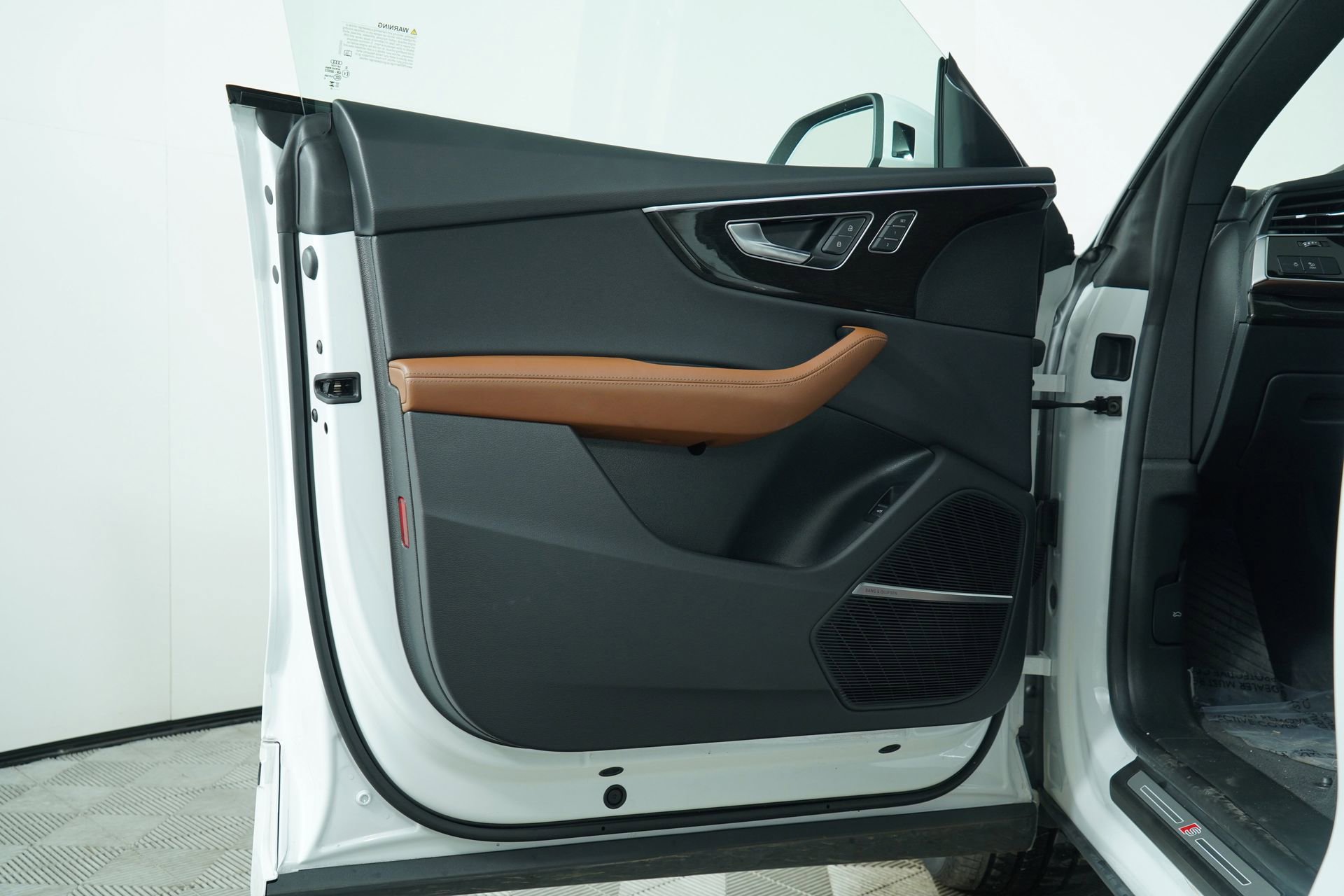 Used 2023 Audi Q8 Premium Plus image 24