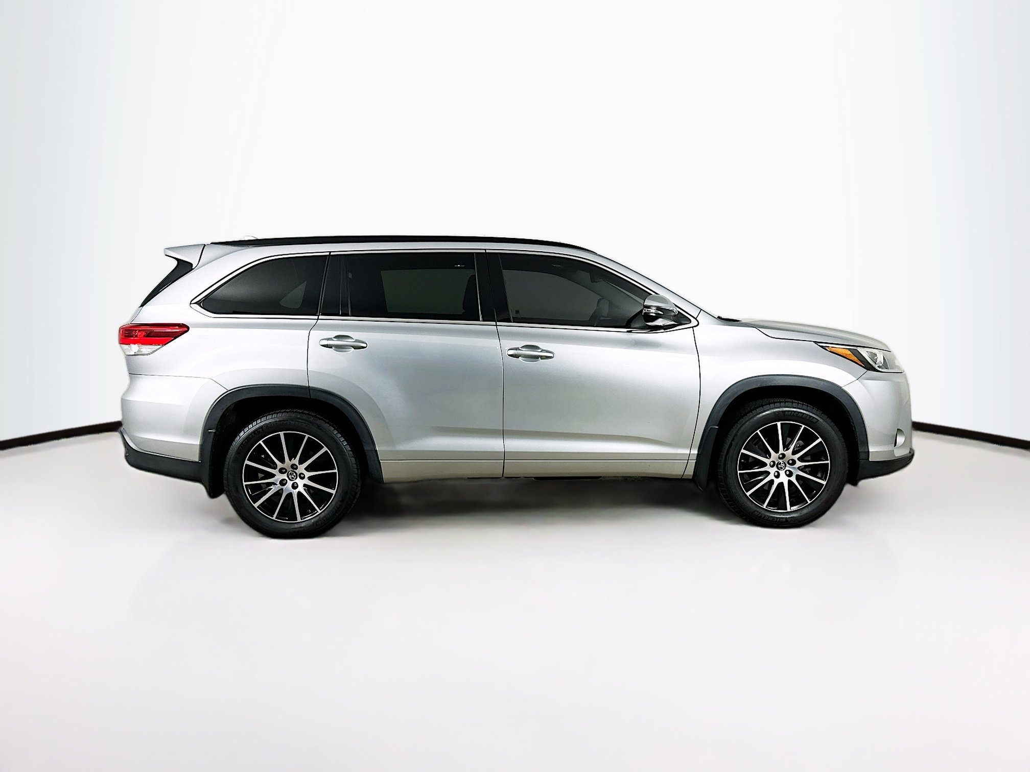 Used 2018 Toyota Highlander SE image 10