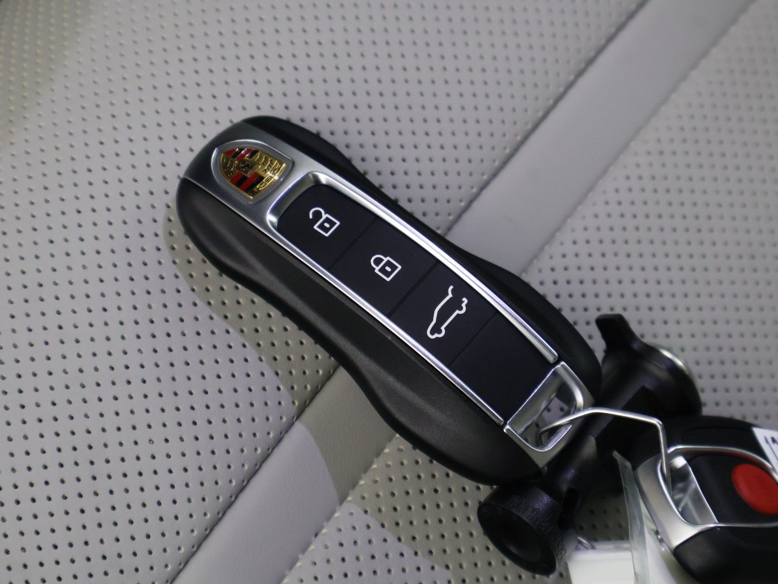 New 2026 Porsche Cayenne Coupe AWD/4WD image 23