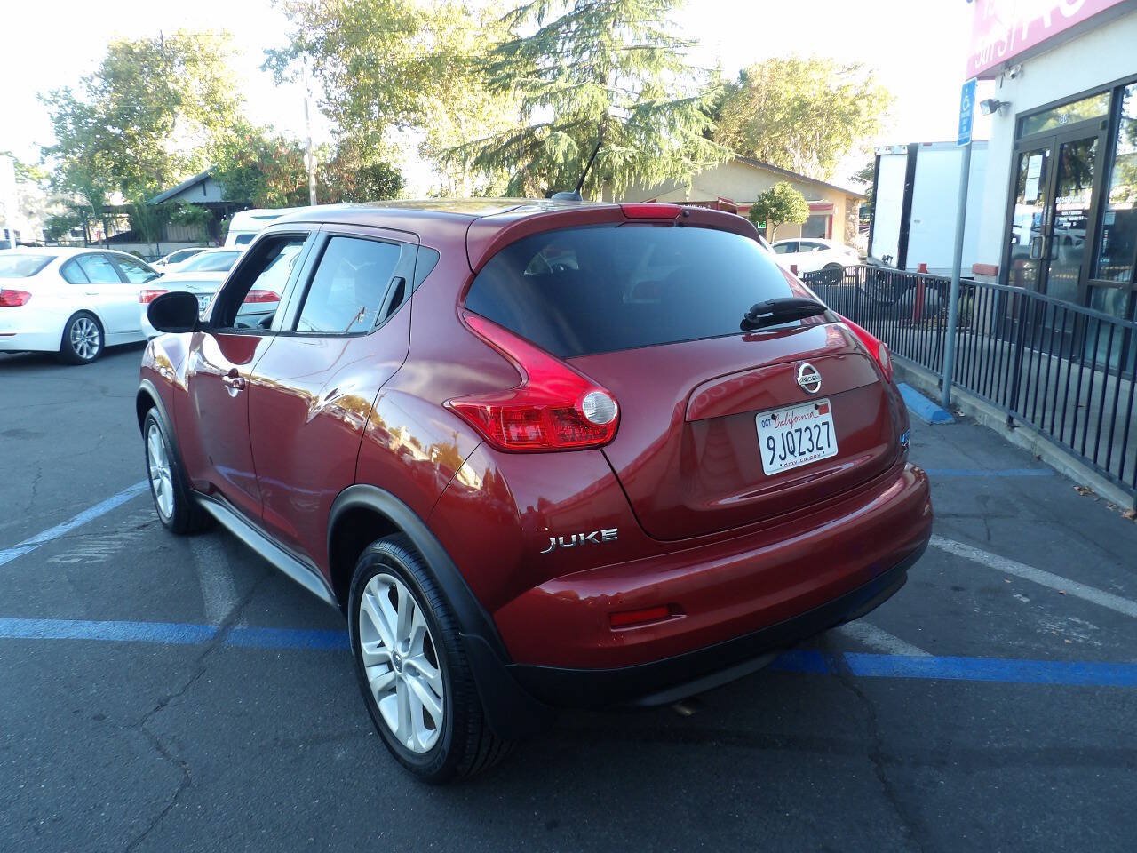 Used 2014 Nissan Juke SV w/ Interior Illumination Package FWD image 4