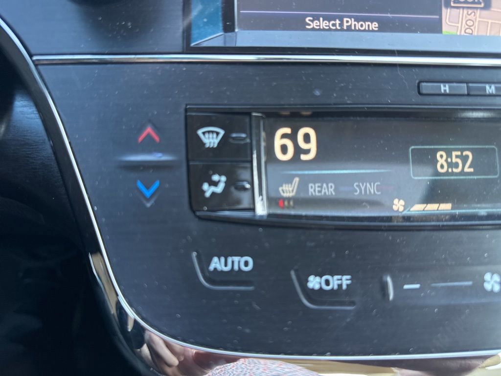 Used 2016 Toyota Avalon Limited w/ Toyota Safety Sense Package FWD image 18