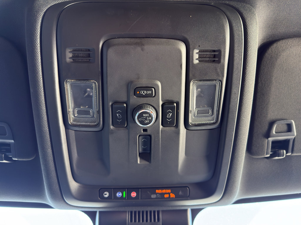Used 2025 Chevrolet Suburban Premier image 28