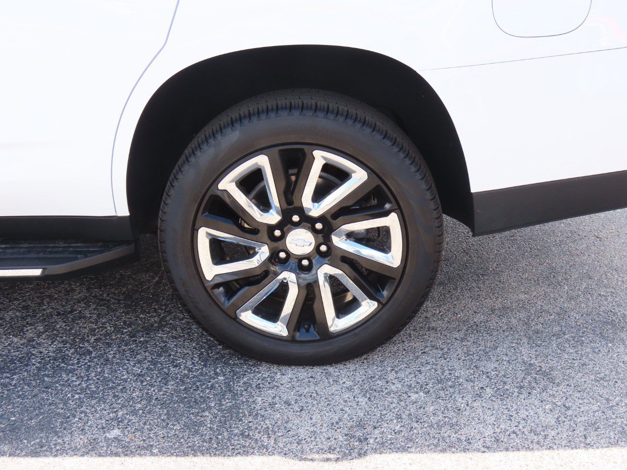 Used 2026 Chevrolet Tahoe LT w/ Comfort Package image 16