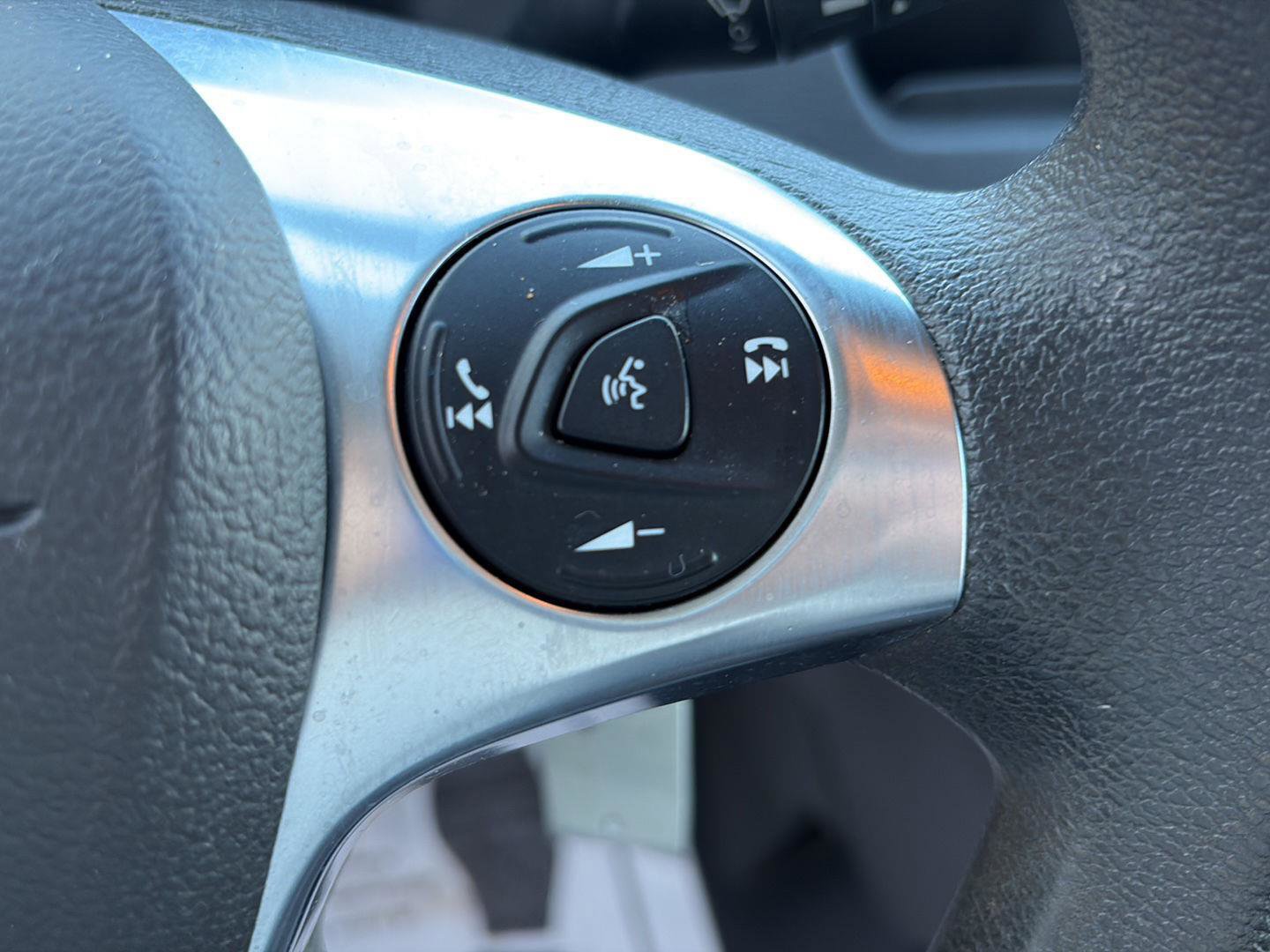 Used 2018 Ford Transit 150 XLT image 10