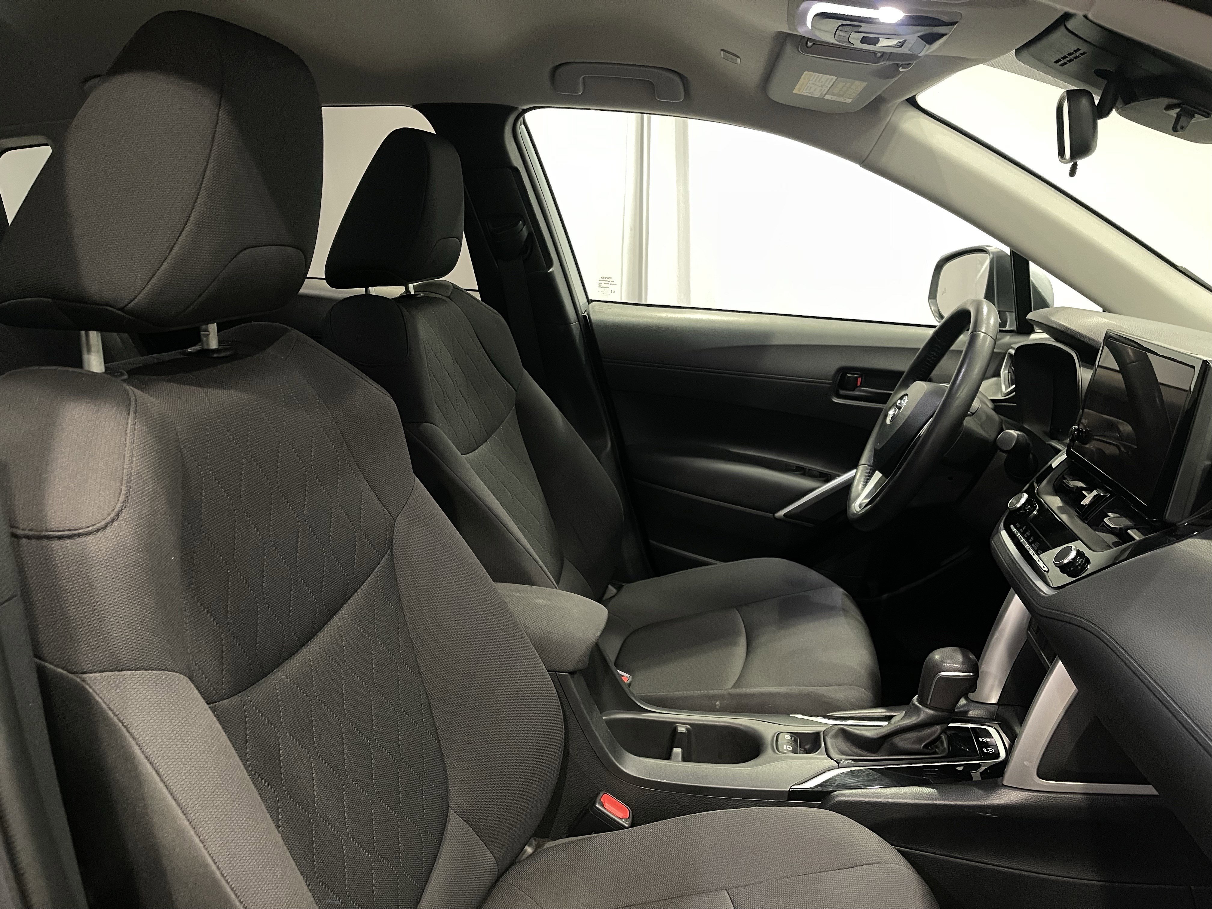 Used 2023 Toyota Corolla Cross LE AWD/4WD image 15