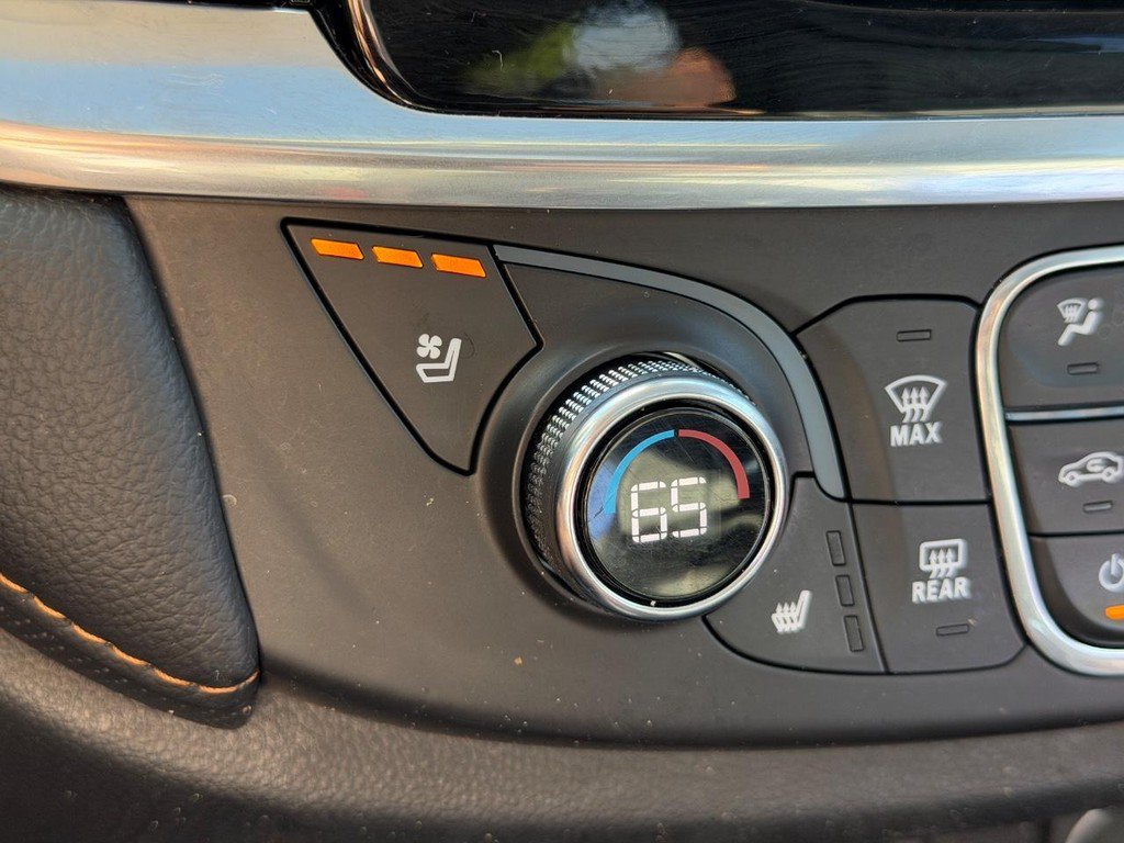 Used 2020 Chevrolet Traverse Premier w/ LPO, Blackout Package FWD image 26