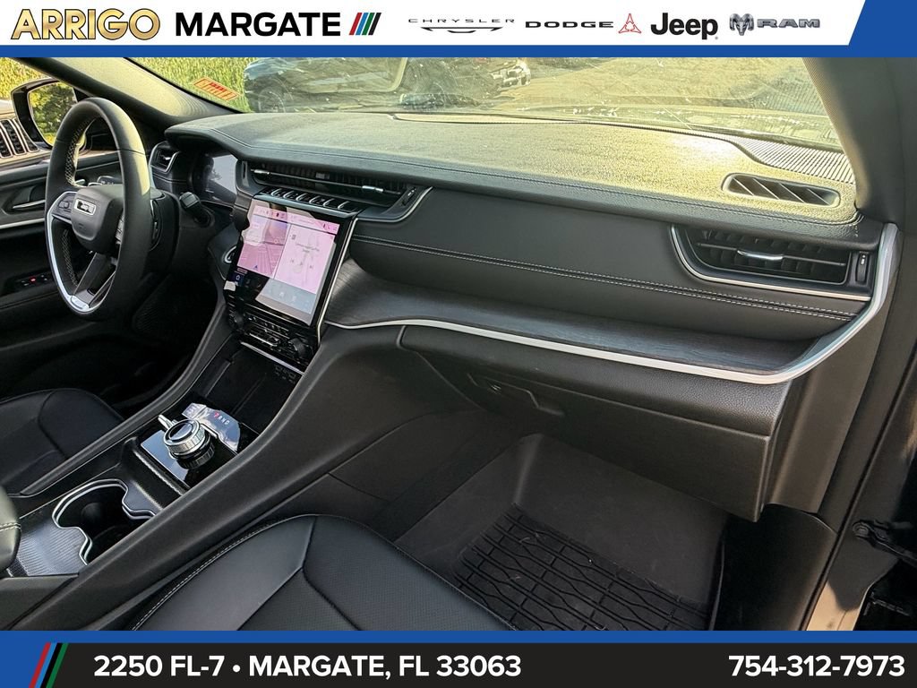 Used 2025 Jeep Grand Cherokee Limited w/ Luxury Tech Group II AWD/4WD image 18