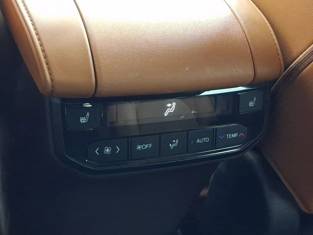 Used 2021 Toyota Highlander Platinum AWD/4WD image 26