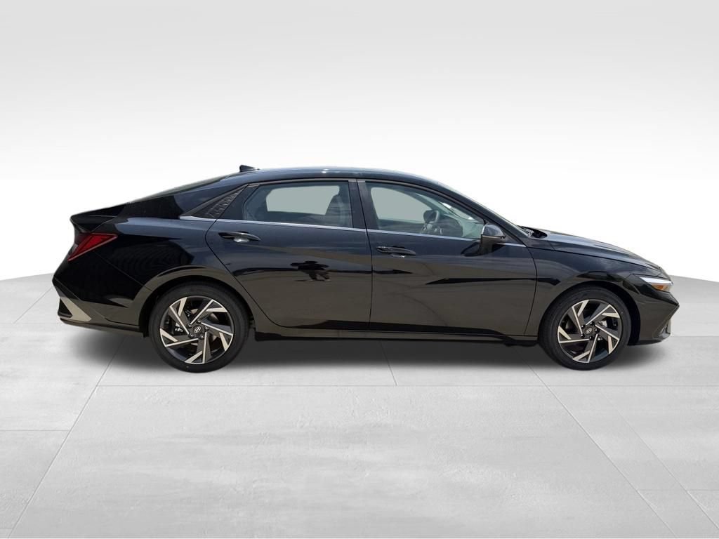 New 2026 Hyundai Elantra Limited FWD image 8