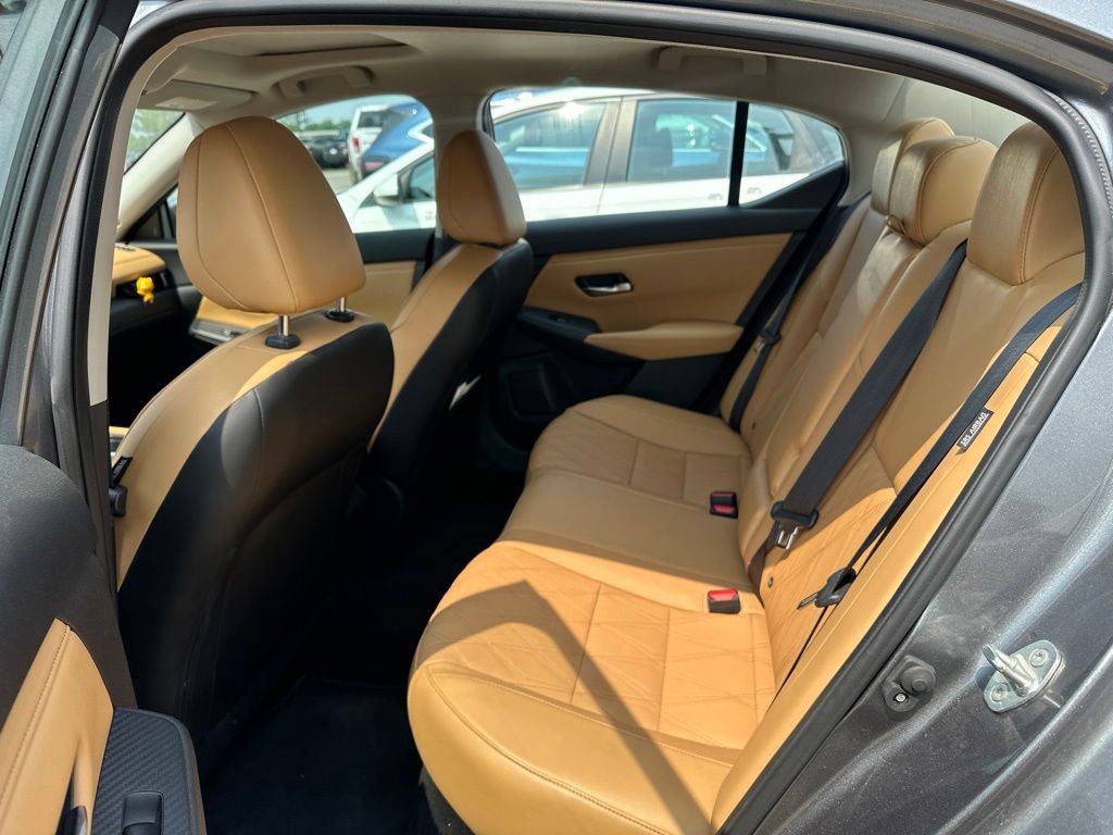 Used 2021 Nissan Sentra SV w/ SV Premium Package FWD image 12