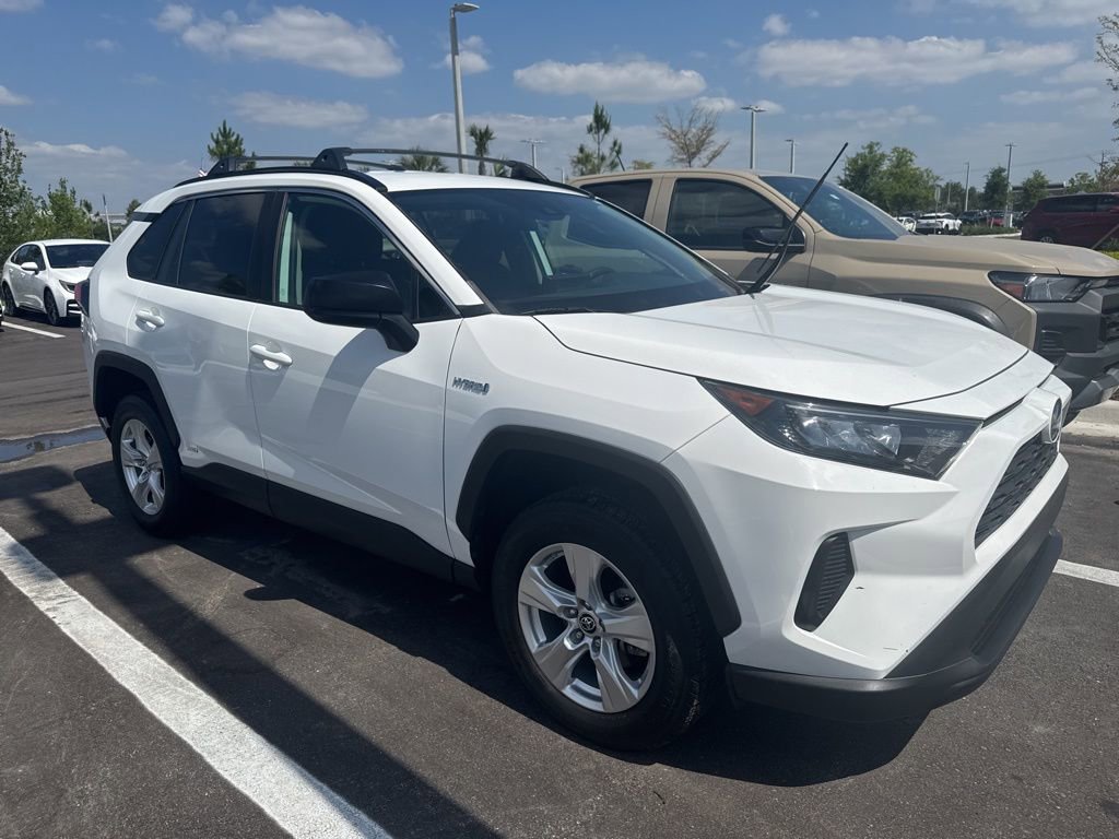 Used 2021 Toyota RAV4 LE image 3