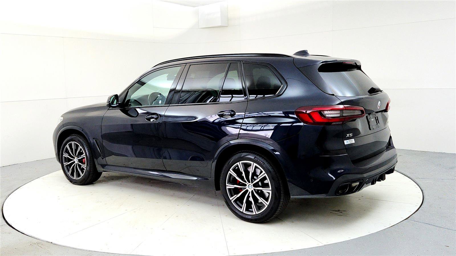 Used 2023 BMW X5 M50i w/ Executive Package image 4