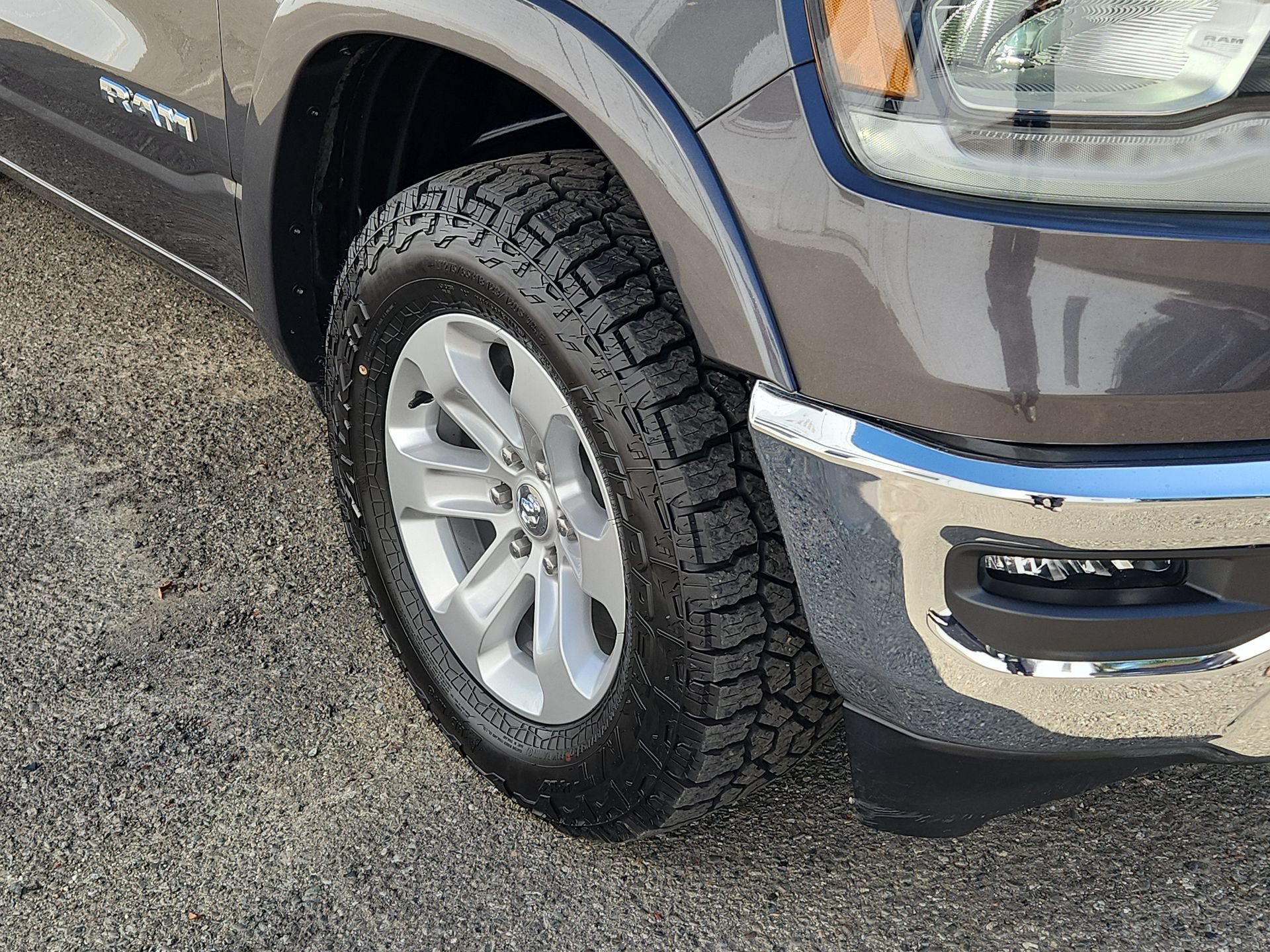 Used 2022 RAM 1500 Laramie AWD/4WD image 18