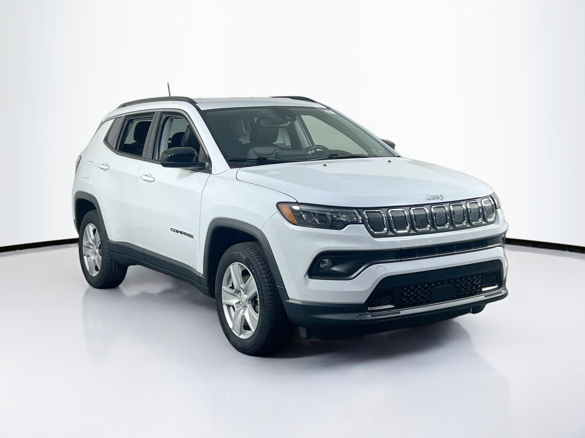 Used 2022 Jeep Compass Latitude w/ Convenience Group AWD/4WD image 3