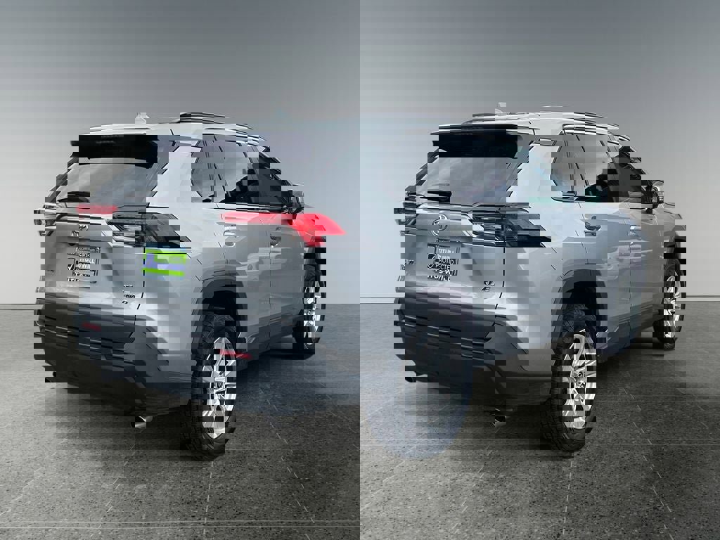 Used 2021 Toyota RAV4 XLE w/ XLE Grade Weather Package image 7