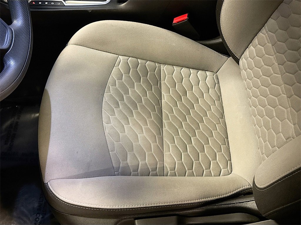 Used 2021 Chevrolet Equinox LS image 17