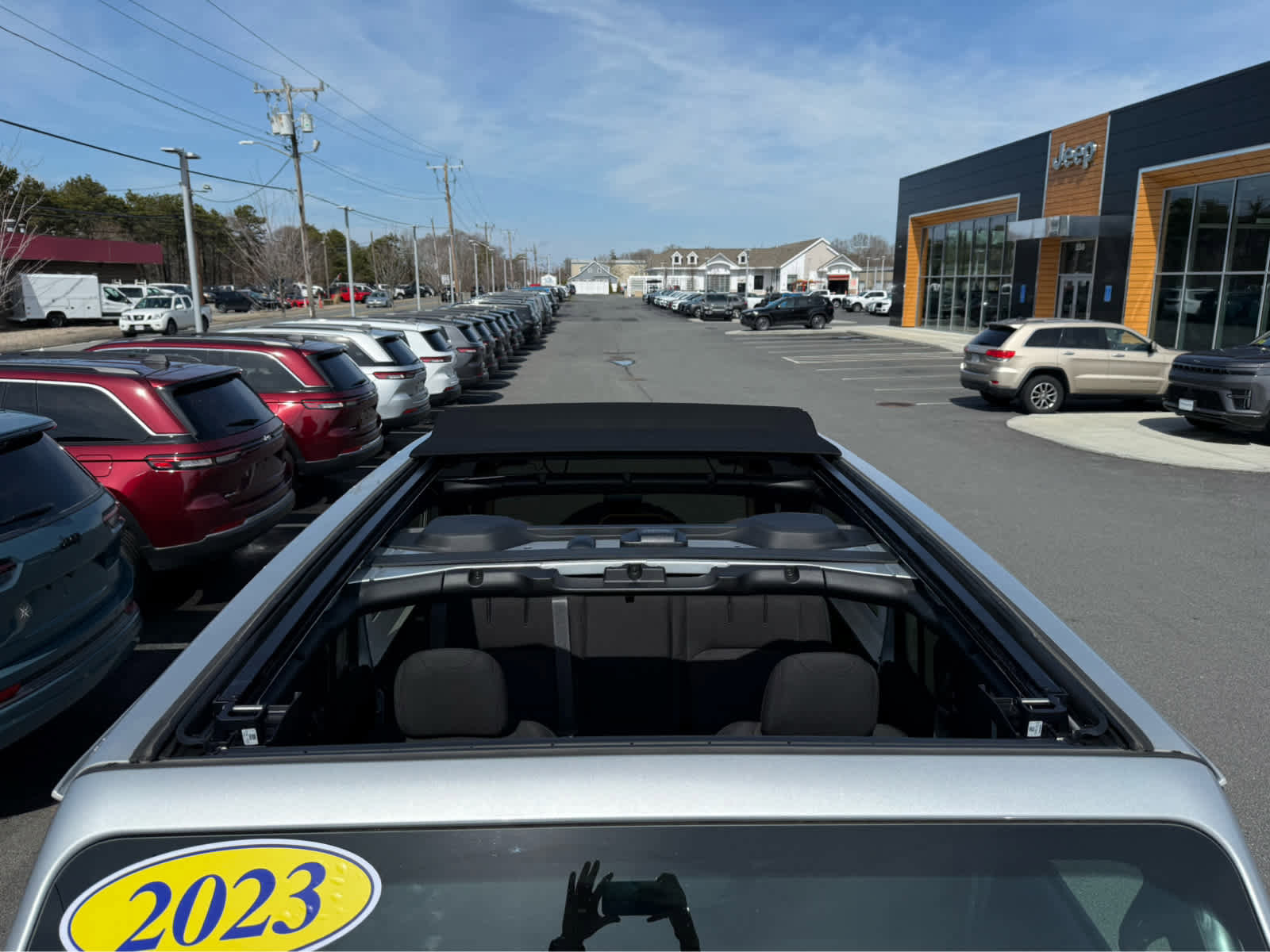 Used 2023 Jeep Wrangler Unlimited w/ Sun & Screen Package image 5