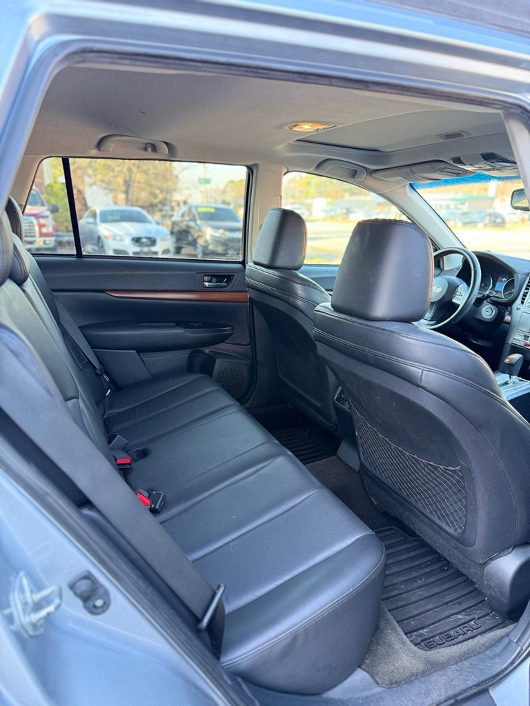 Used 2013 Subaru Outback 2.5i Limited w/ Moonroof Pkg AWD/4WD image 8