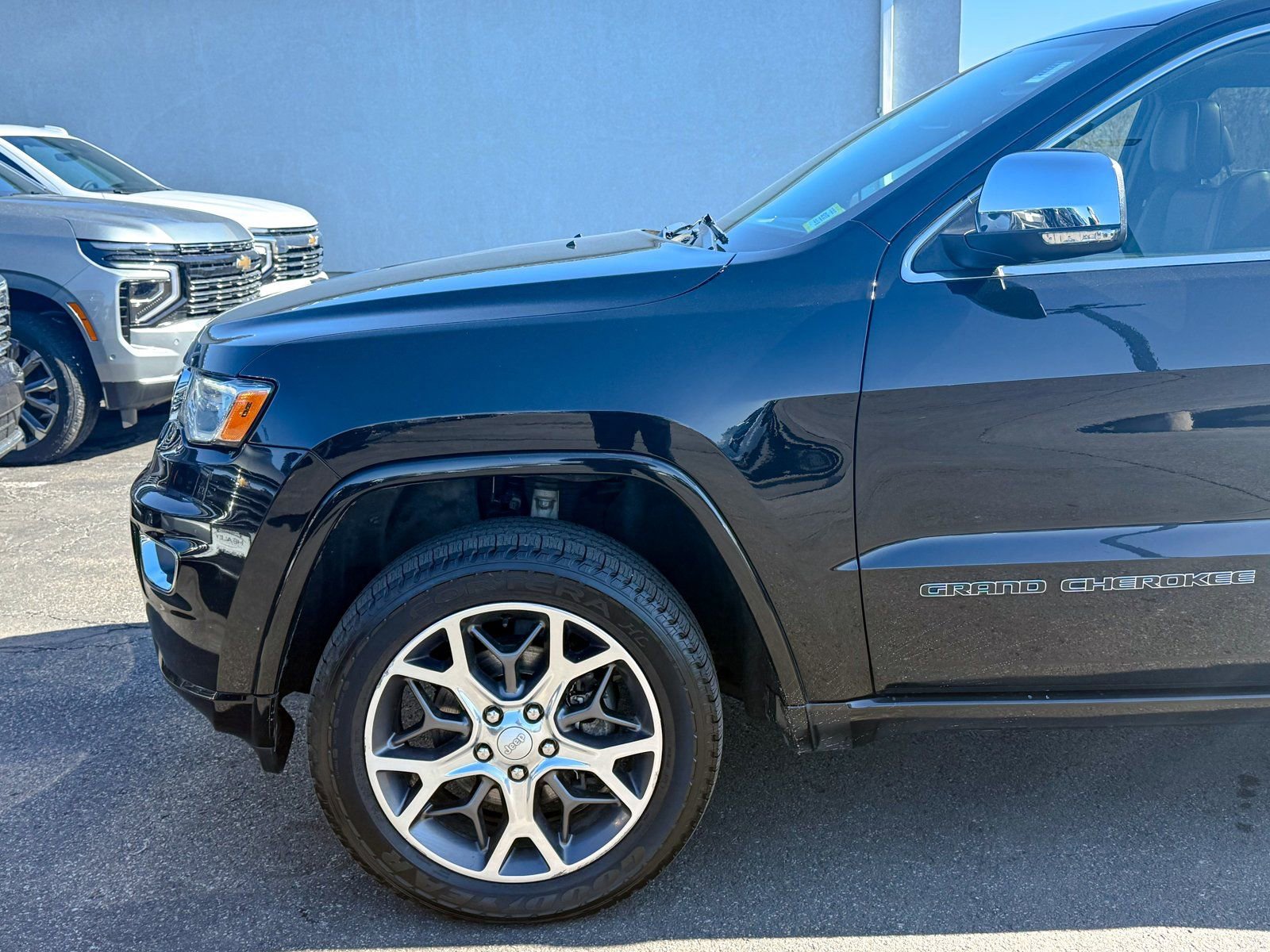 Used 2020 Jeep Grand Cherokee Overland AWD/4WD image 9
