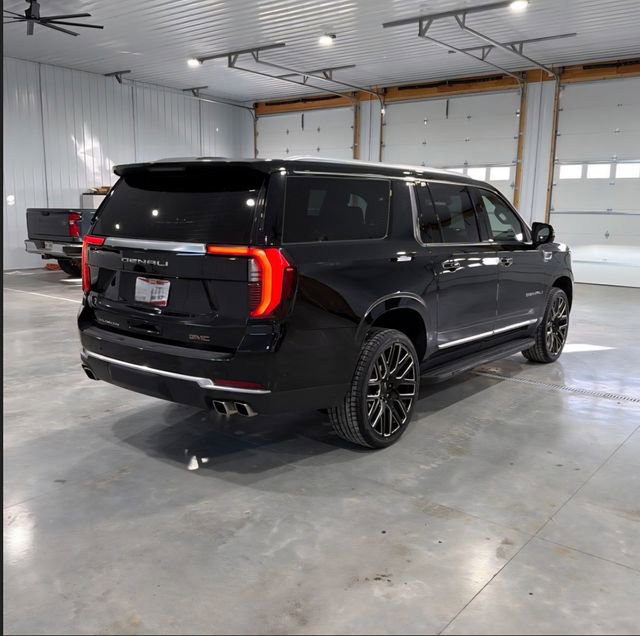 Used 2025 GMC Yukon XL Denali image 5