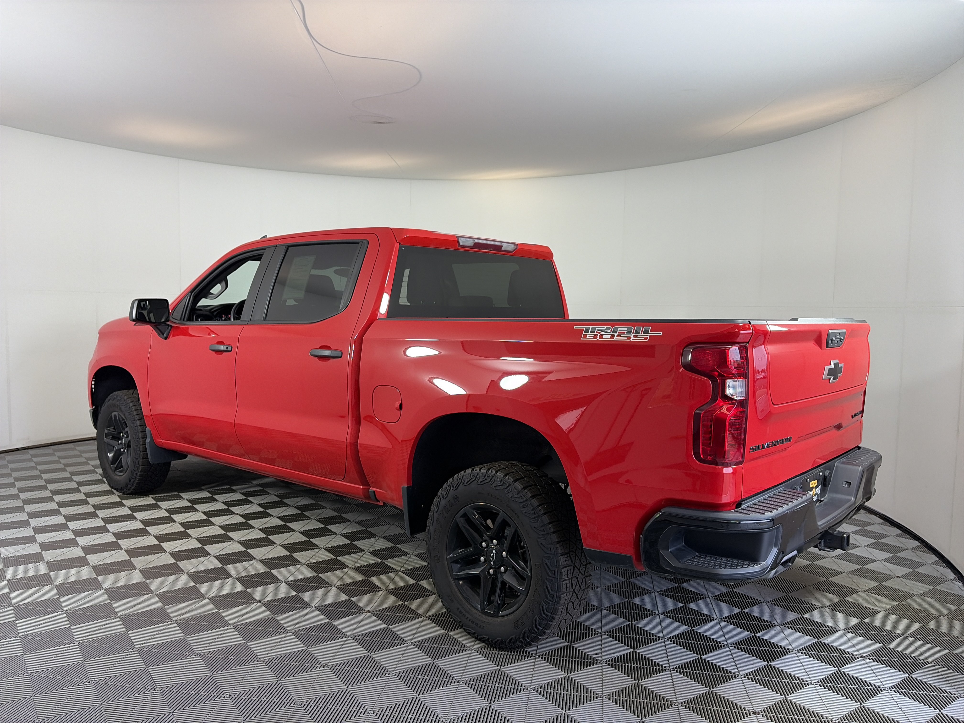 Used 2024 Chevrolet Silverado 1500 Custom Trail Boss w/ LPO, Dark Essentials Package AWD/4WD image 8
