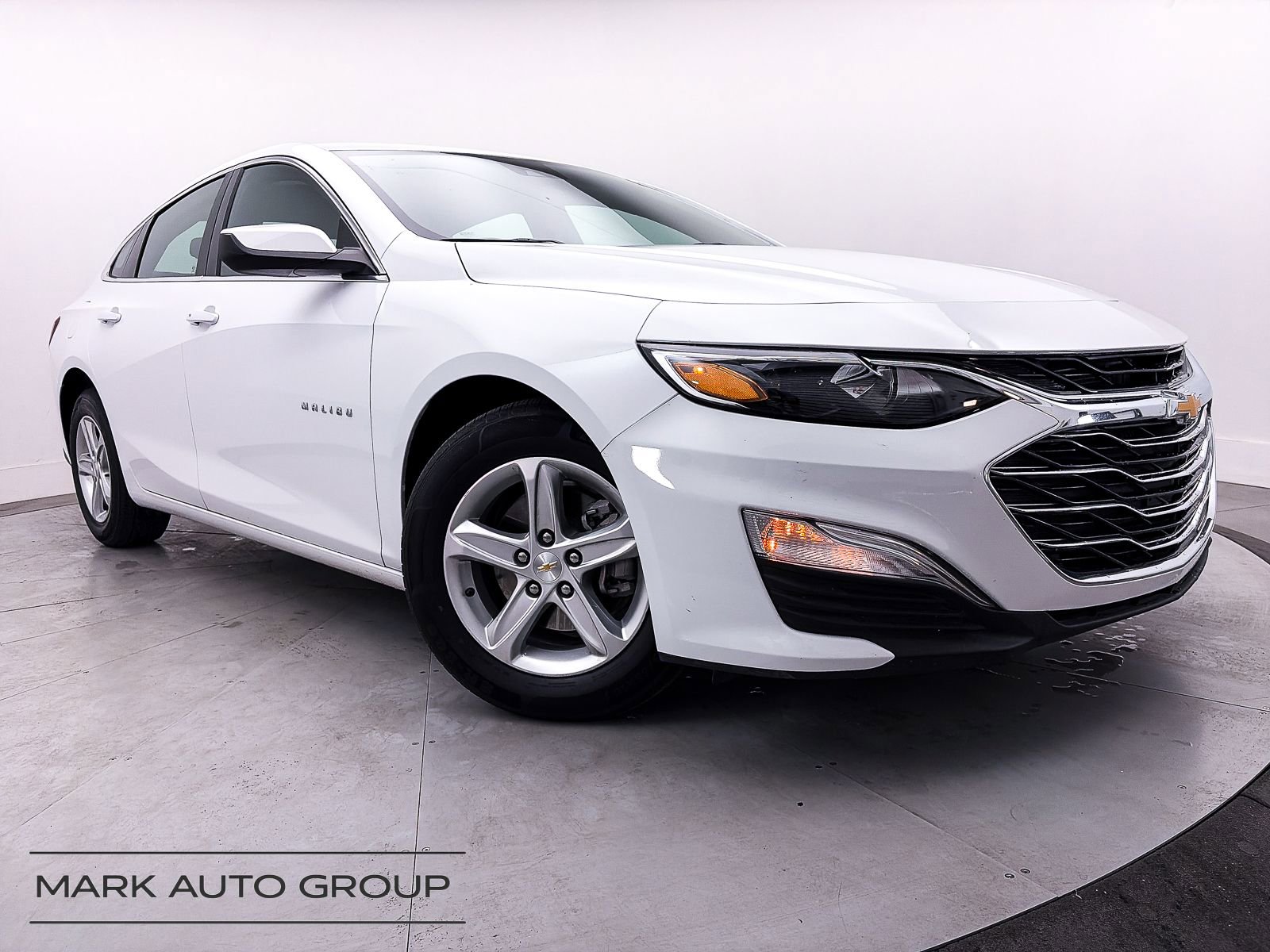 Used 2025 Chevrolet Malibu LS image 1
