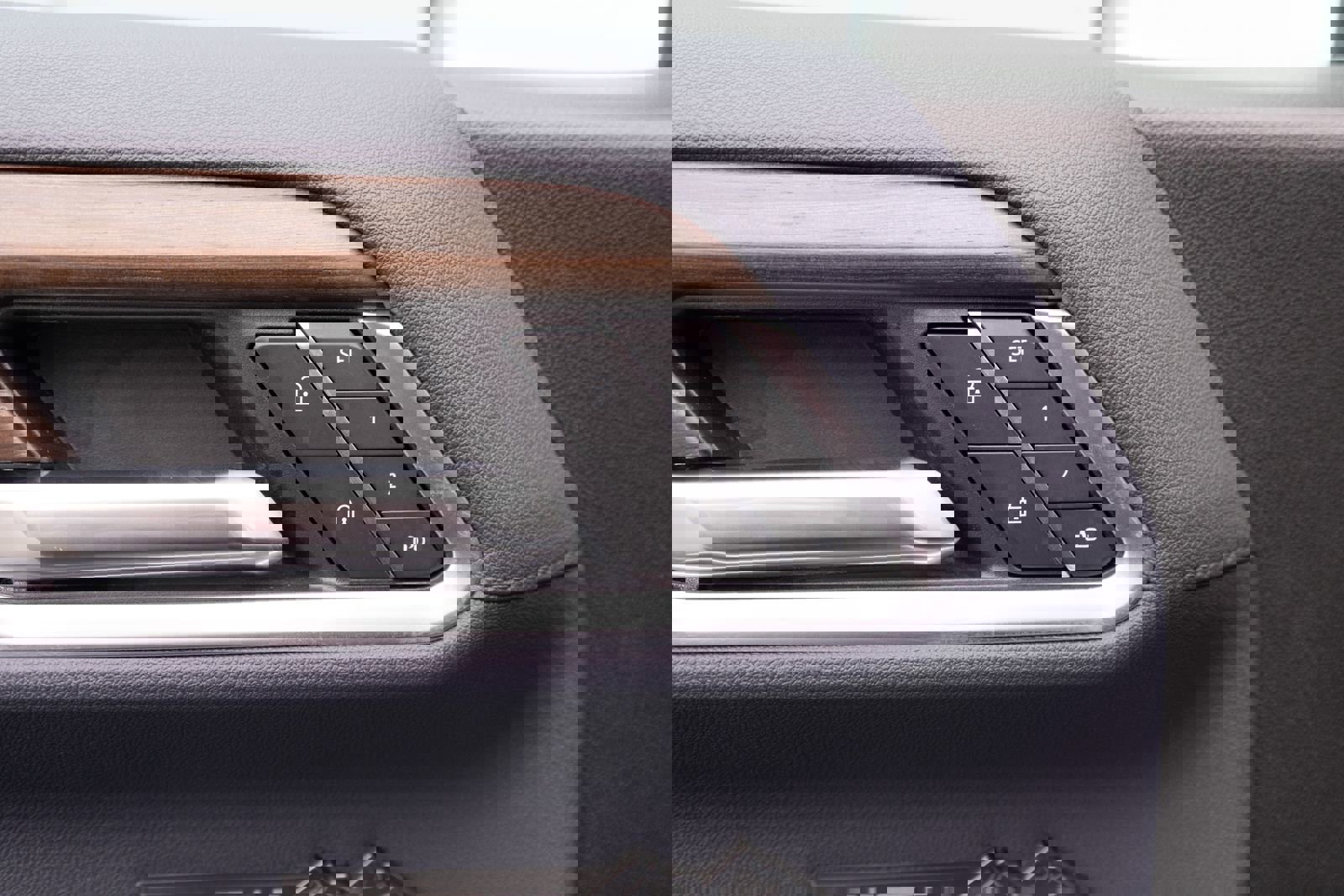 Used 2023 Chevrolet Silverado 1500 High Country w/ Technology Package image 17